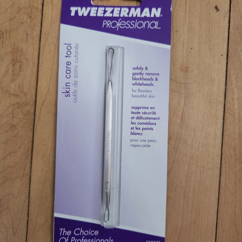 Tweezerman skincare tool